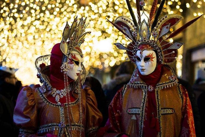 Carnival, blame it on the moon 2019